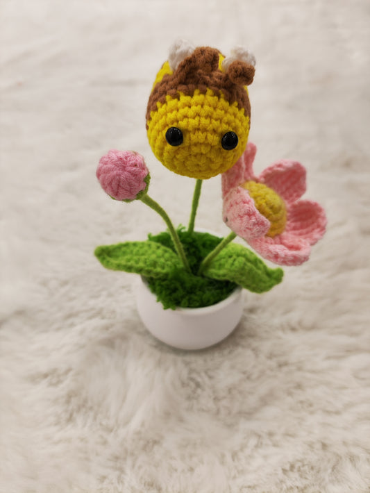 Crochet Flower Pots/Bee and Dasiy