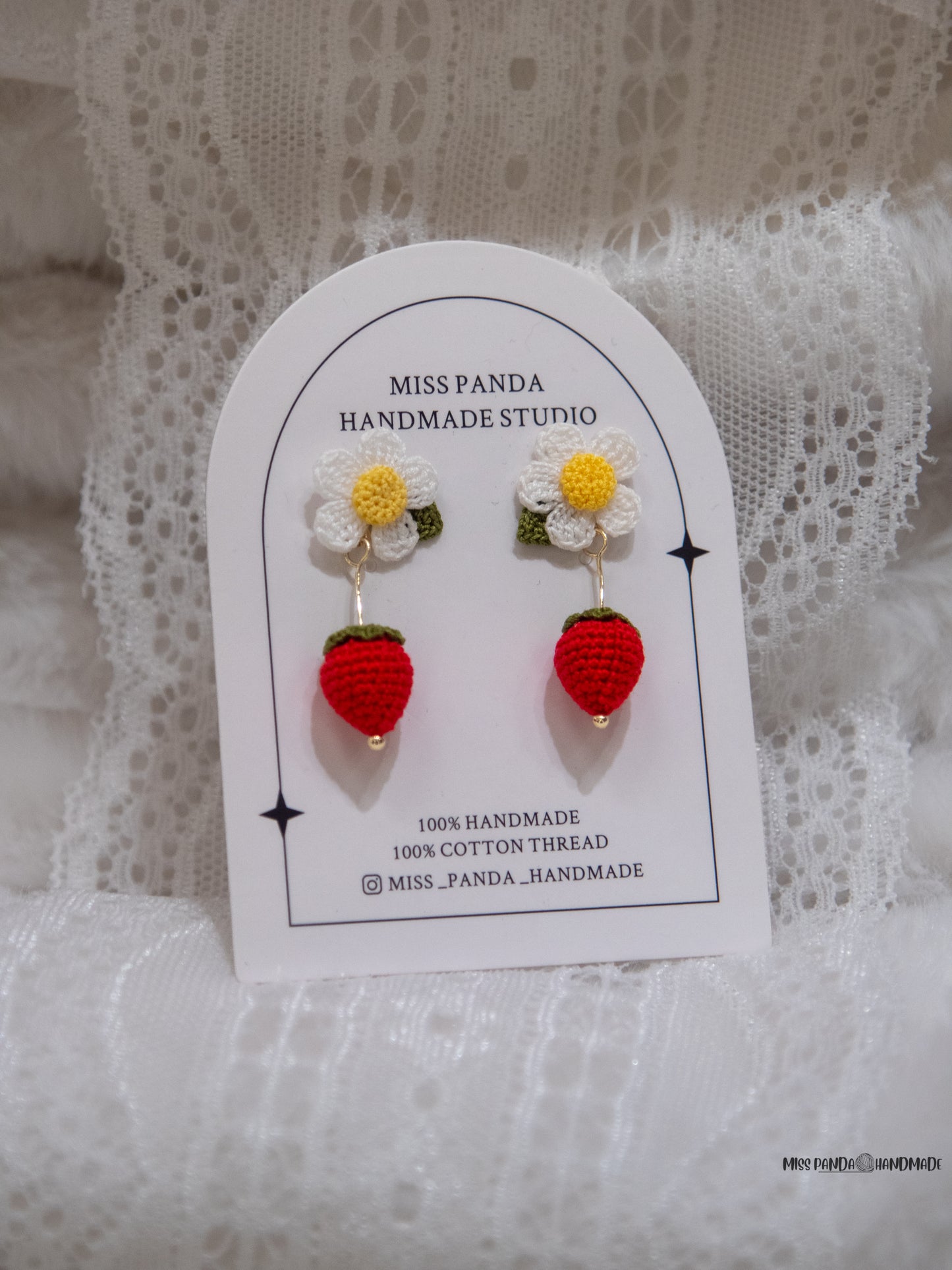 Micro Crochet Earrnigs/Strawberry (Red)